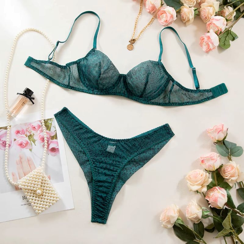Комплект женского нижнего бель – обзор и цена Plunge Bra Push Up